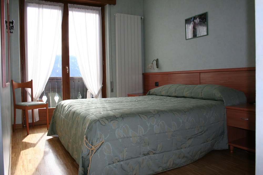 Standard Double or Twin Room photo 1