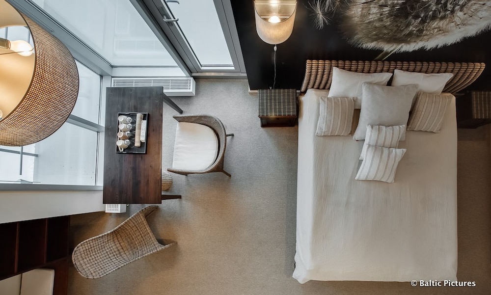 Basic Suite, 2 Bedrooms, Private Bathroom, Garden View photo 2
