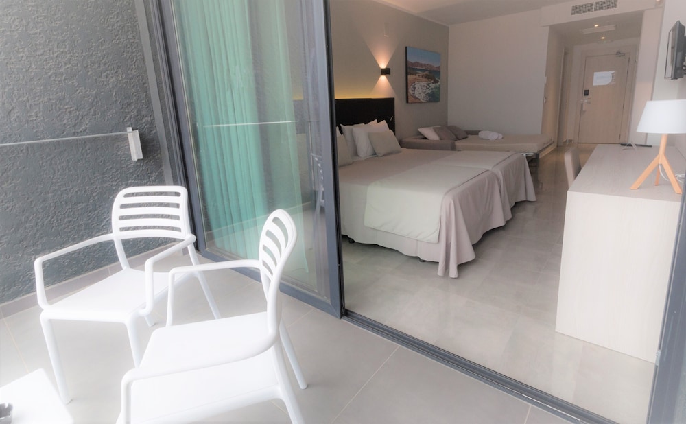 Deluxe Triple Room, Terrace, Sea View (The Level-2 adults and 1 child) photo 2