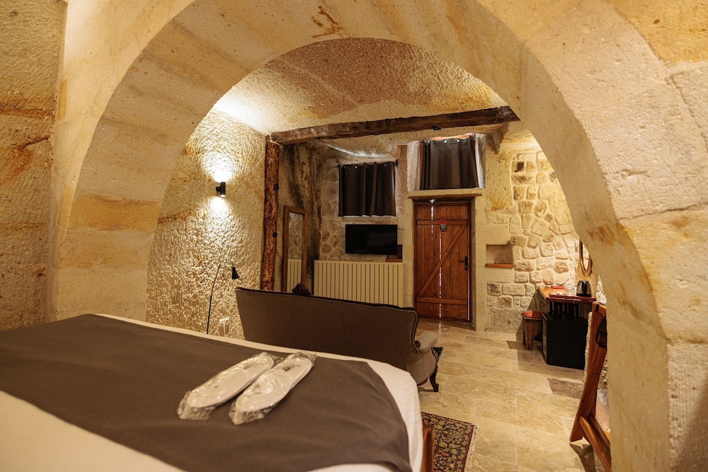 Deluxe Cave Room photo 3