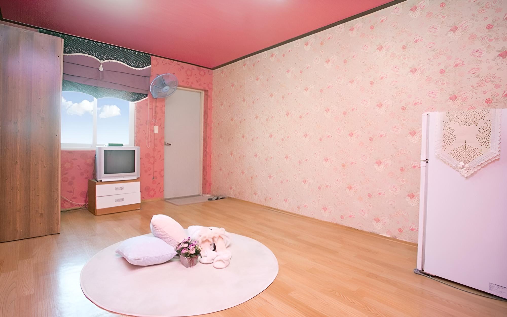 Room (Drawing Love 2)