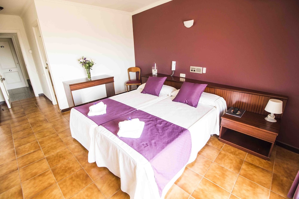 Premium Room, 1 Queen Bed photo 2