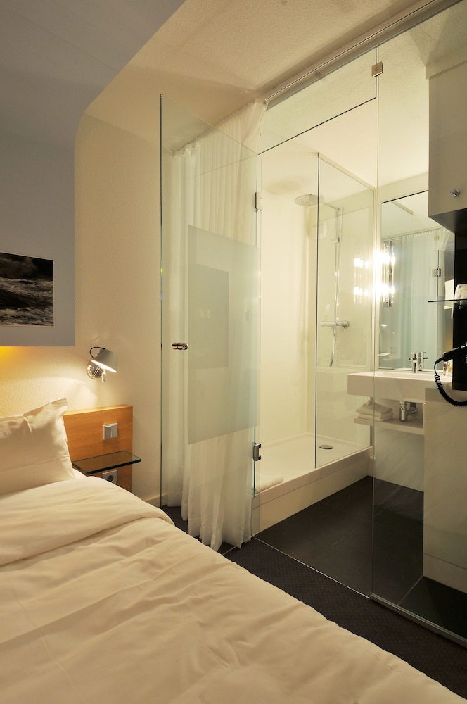 Classic Room, 1 Queen Bed photo 2