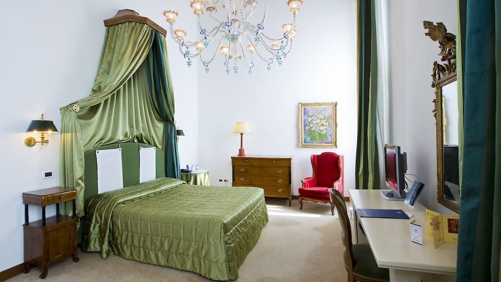 Deluxe Room, Canal View photo 2
