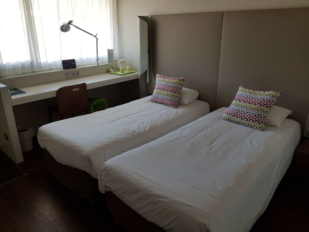 Standard Room, 2 Twin Beds - Photo 1