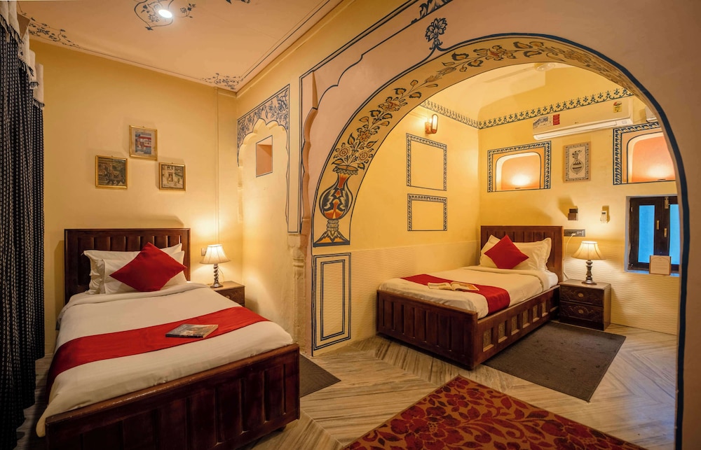 Courtyard Twin Bed Room