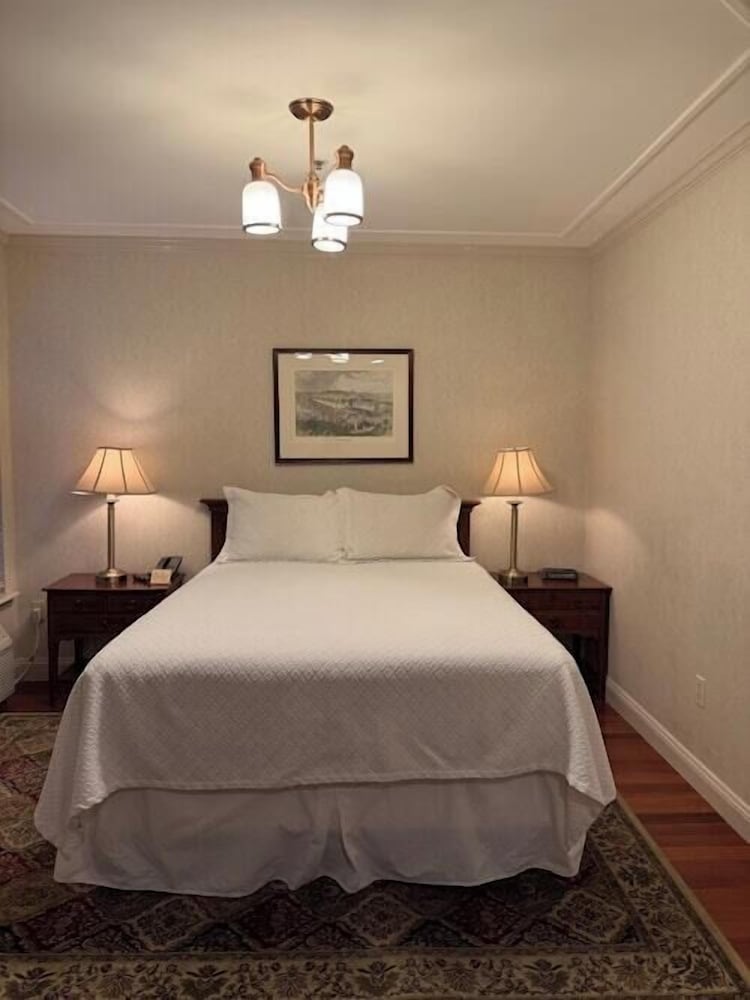 Standard Room, 1 Queen Bed (Standard Queen)