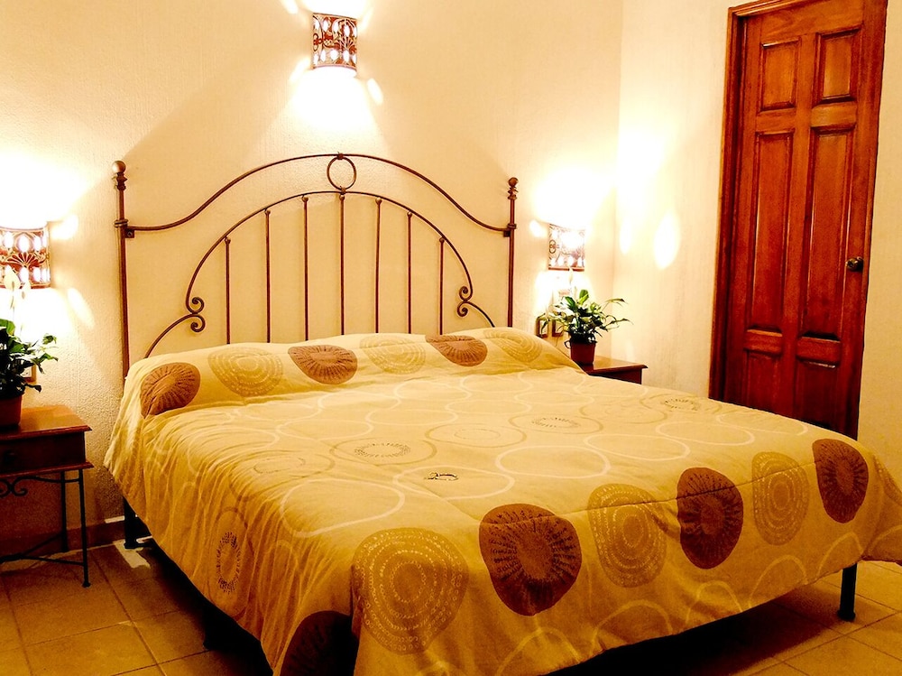 Room, 1 Queen Bed photo 1