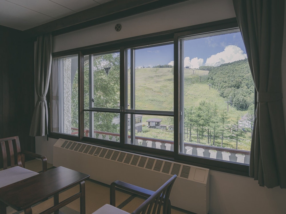 Japanese Modern Room with 2 single beds - Ski slopes View - Toilet only, Non Smoking photo 3