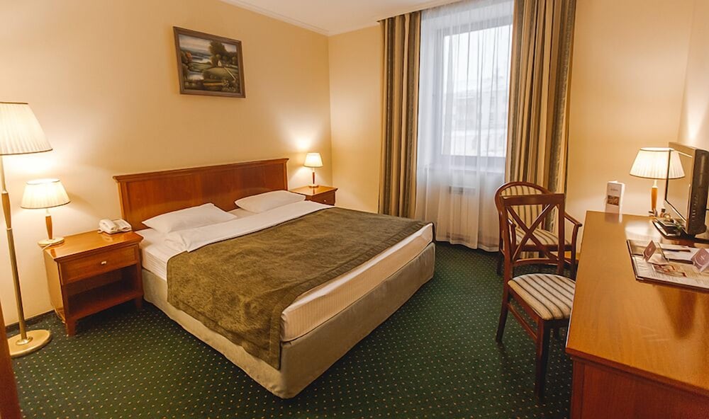 Standard Room, 1 King Bed photo 3