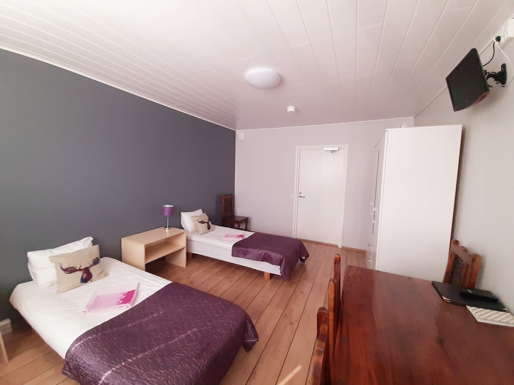 Twin Room, Shared Bathroom photo 2