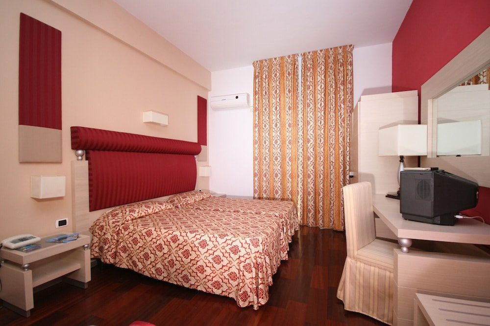 Triple Room, Multiple Beds, Sea View photo 2