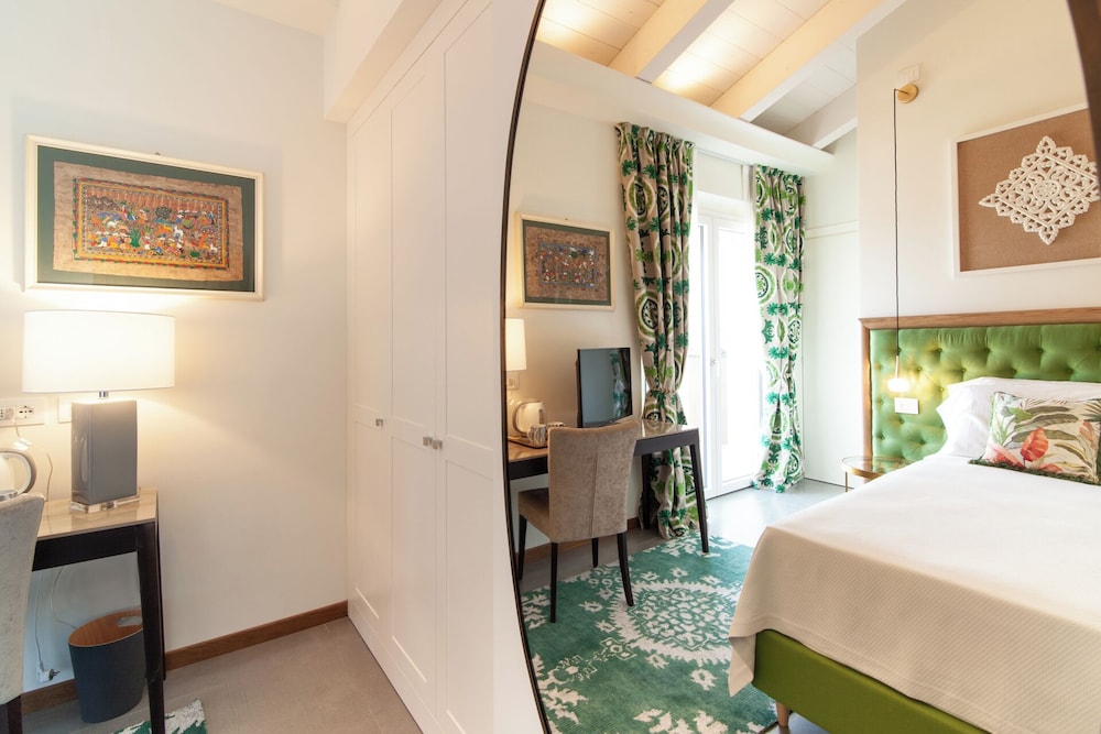 Premium Double Room, Partial Sea View photo 3
