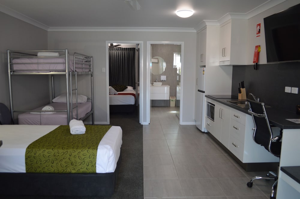 Superior Room, 1 Bedroom, Pool View