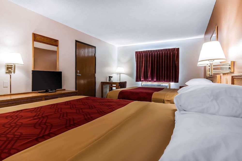 Room, 2 Queen Beds, Non Smoking - Photo 2