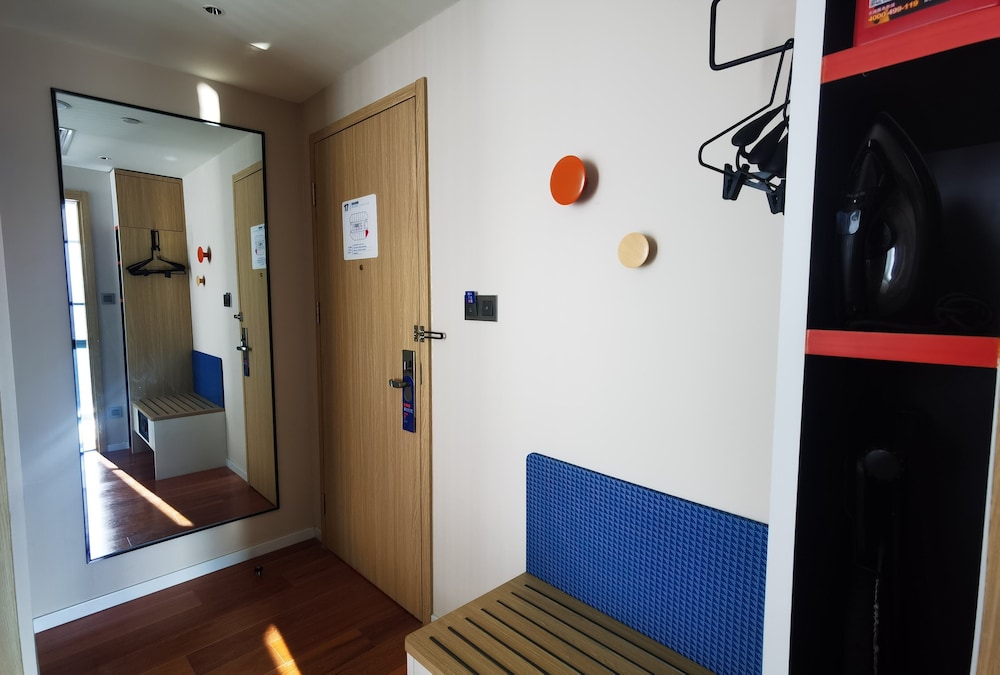 Standard Room, 1 King Bed - Photo 2