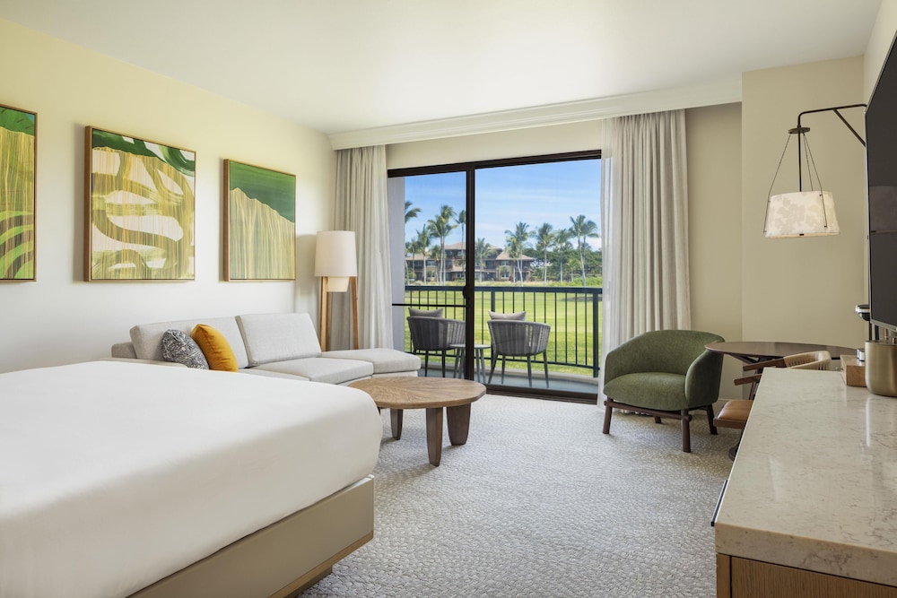 Room, 1 King Bed, Accessible, Resort View (Hearing)