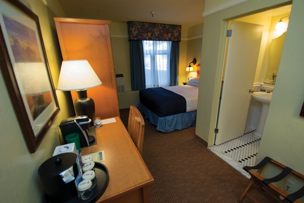 Standard Room, 1 Double Bed Street Level photo 2