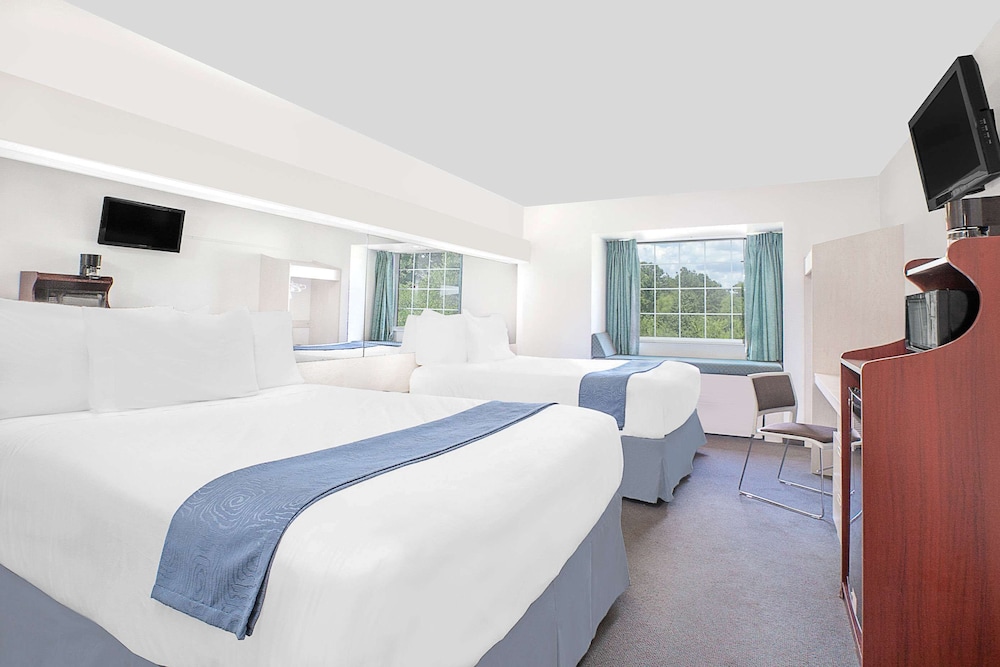 Standard Room, 2 Queen Beds, Non Smoking photo 2