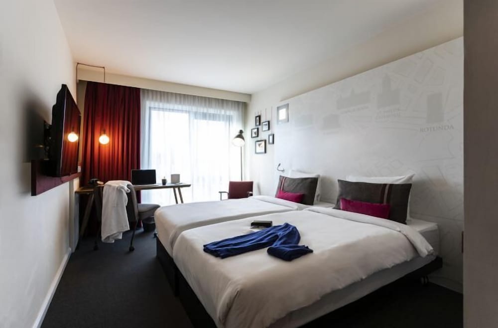 Twin Room - Photo 3