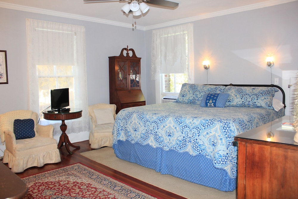 Room, 1 King Bed (Dick's Room) photo 2