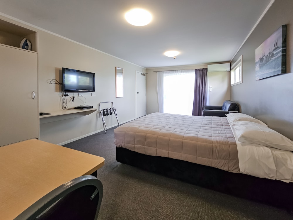 Superior Studio, 1 Queen Bed photo 2