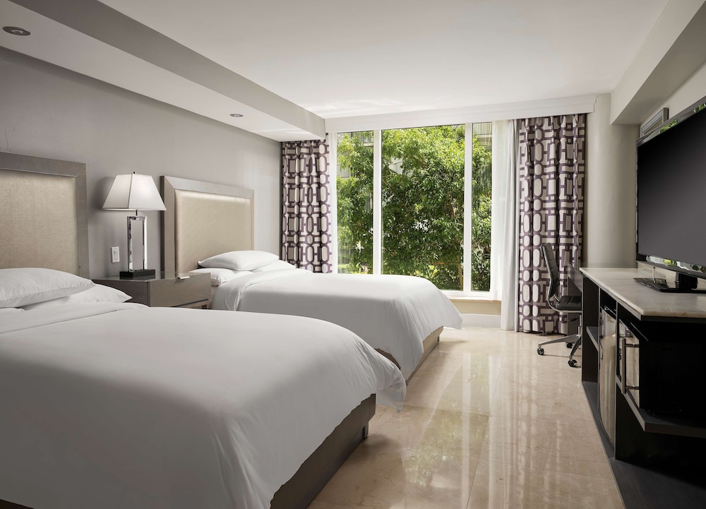 Room, 2 Double Beds, Garden View
