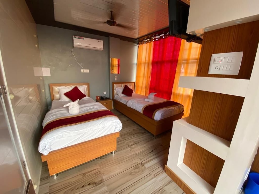 Deluxe Double or Twin Room, City View photo 2