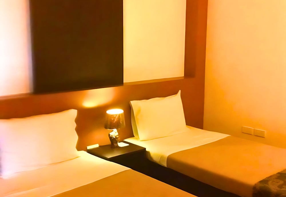 Premier Twin Room - Photo 3