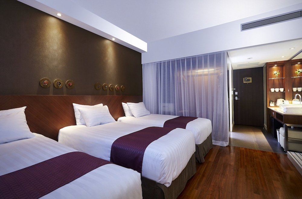 Standard Triple Room, 3 Twin Beds - Photo 2