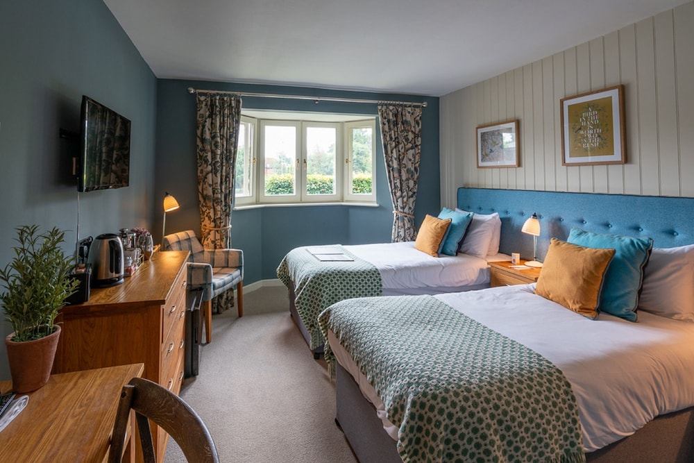Superior Twin Room, Ensuite photo 2