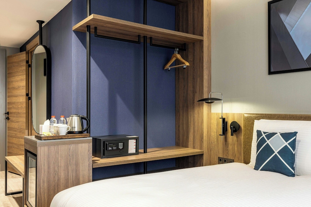 Standard Room, 1 King Bed, View - Photo 5