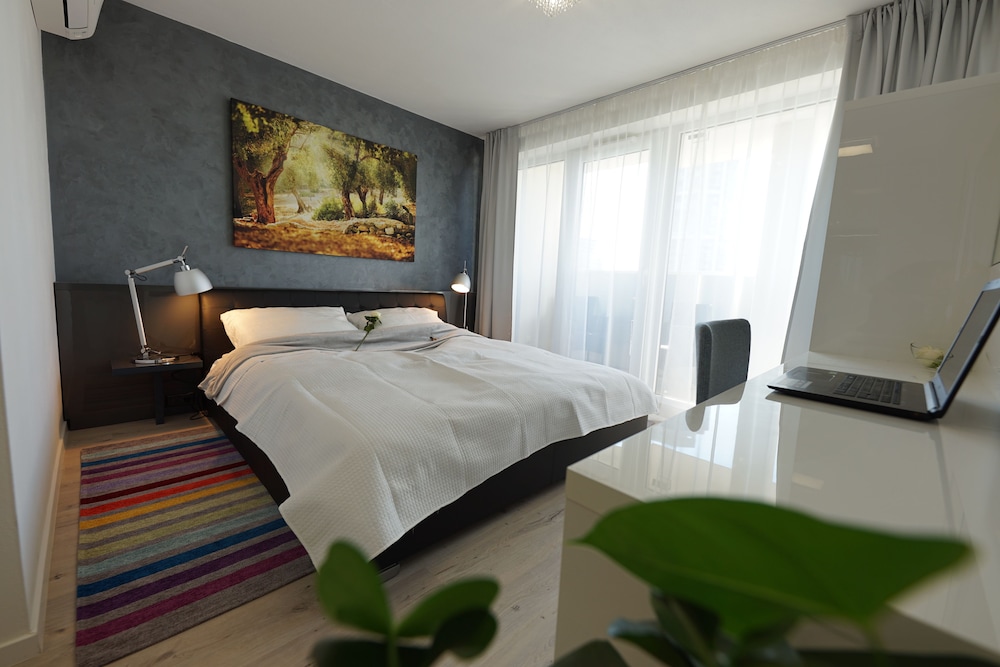 Premium Room, 1 Queen Bed photo 2