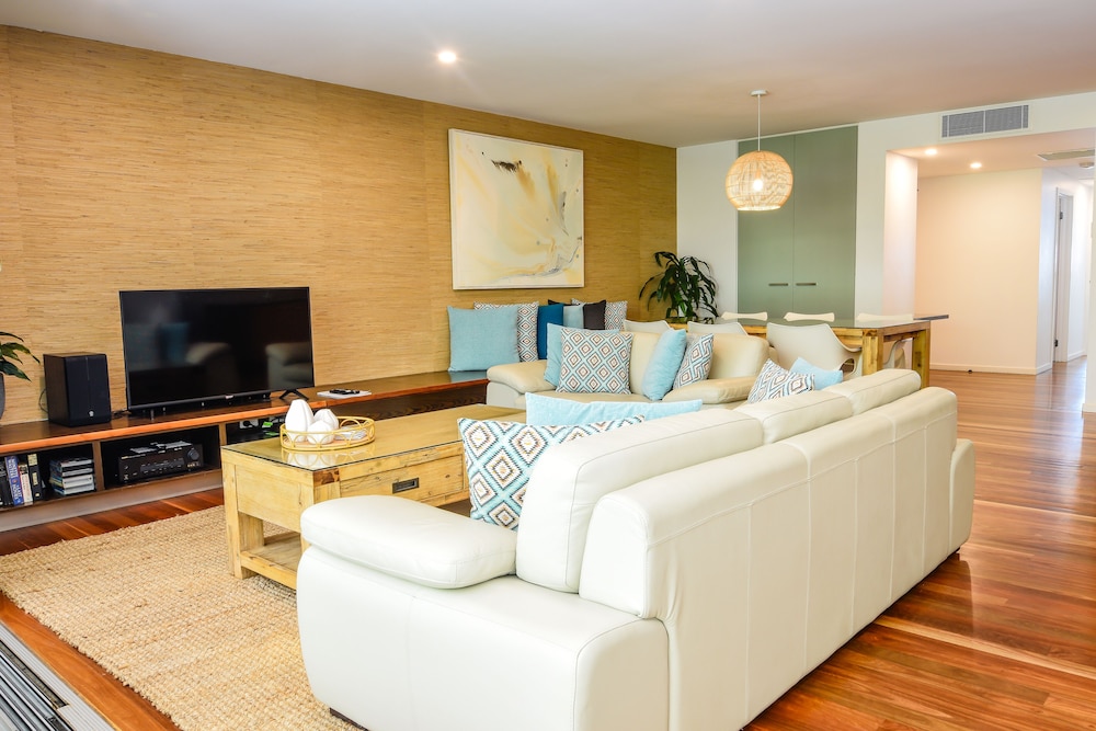 1 Bedroom Poolside Villa - Photo 7