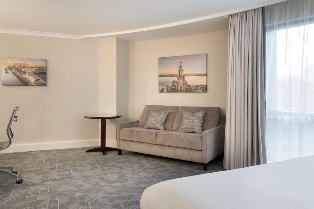 Premium Room, 1 Queen Bed with Sofa bed - Photo 1