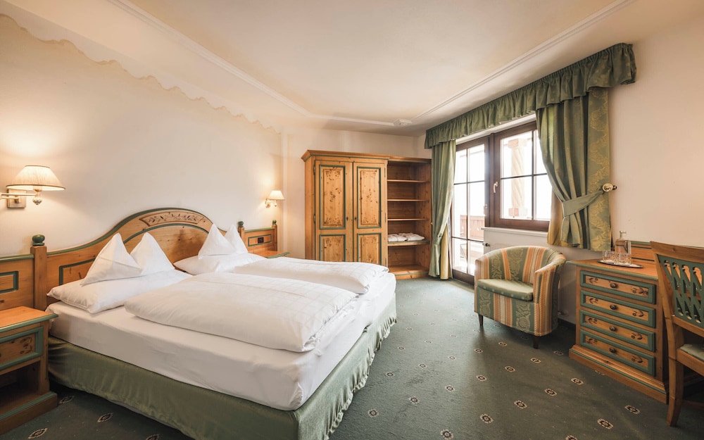 Family Suite Sacun with balcony and Dolomite view photo 2