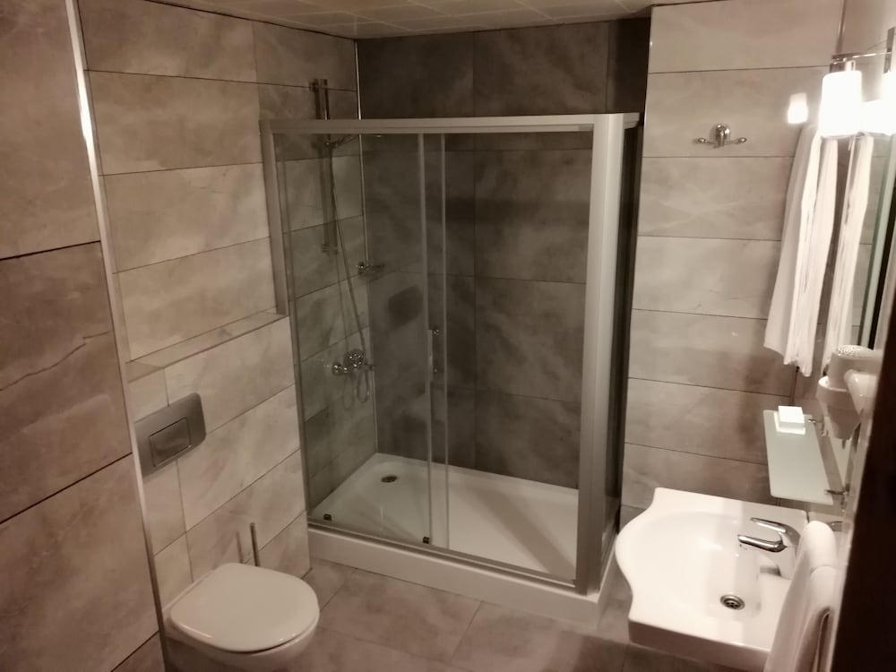 Deluxe Double or Twin Room, 1 Bedroom, Non Smoking, Pool View photo 1