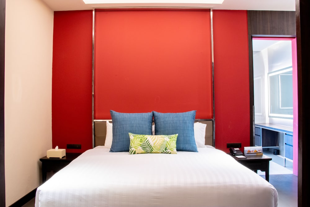 One Bedroom Suite - Photo 4
