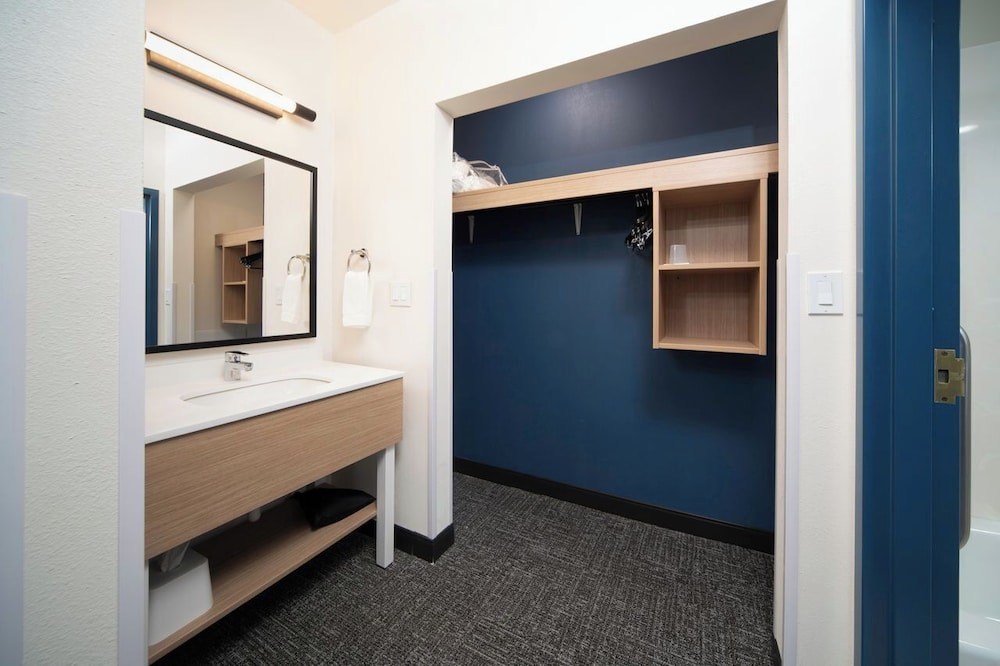 Suite, 2 Bedrooms, Non Smoking - Photo 4