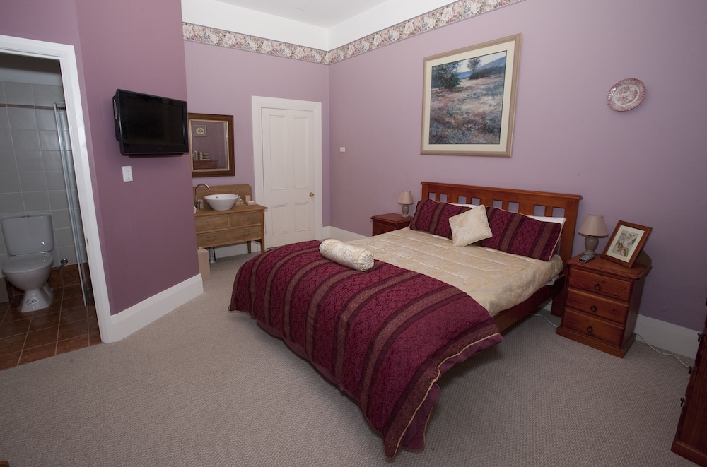 Premium Double Room, 1 Queen Bed, Ensuite (Xavier Herbert Room) photo 2