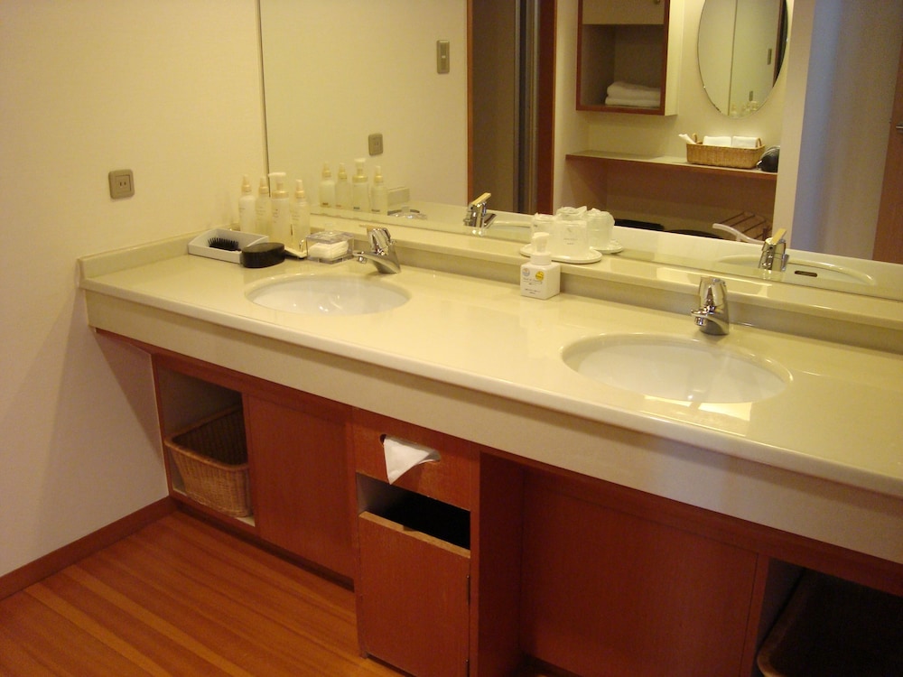 Royal Floor Japanese Western Room with Ocean View - Non-Smoking - Photo 11