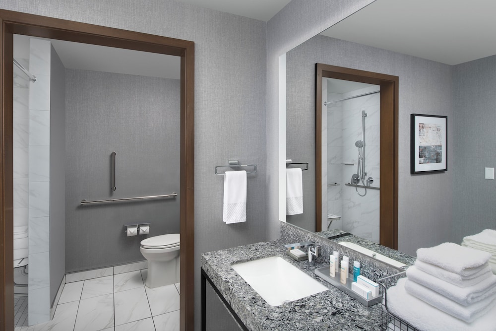 Suite, 2 Queen Beds, Accessible (Roll-In Shower, Mobility) - Photo 4