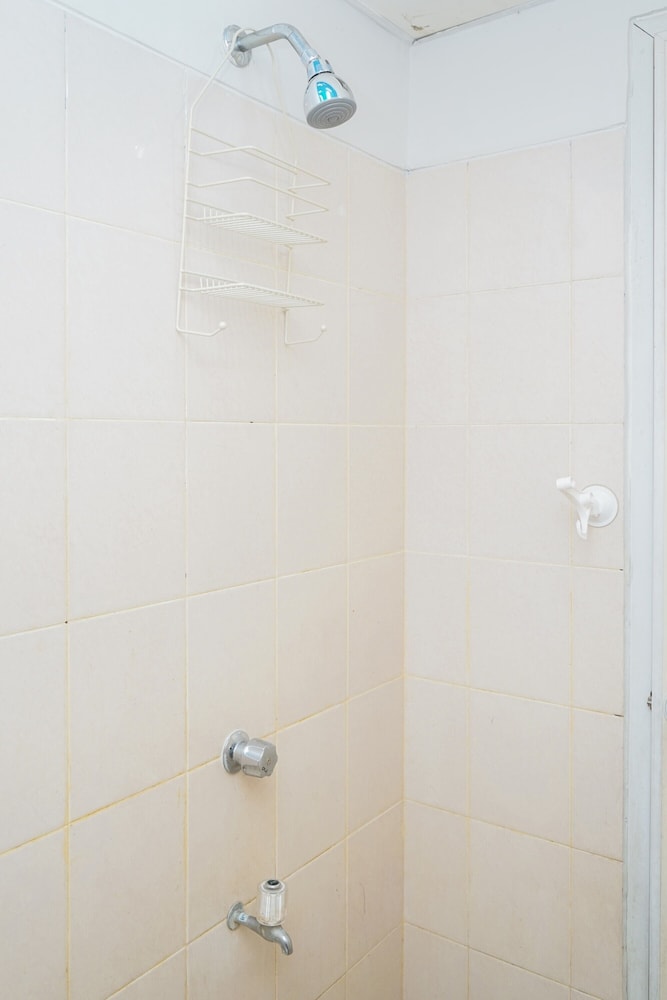 Room - Photo 11
