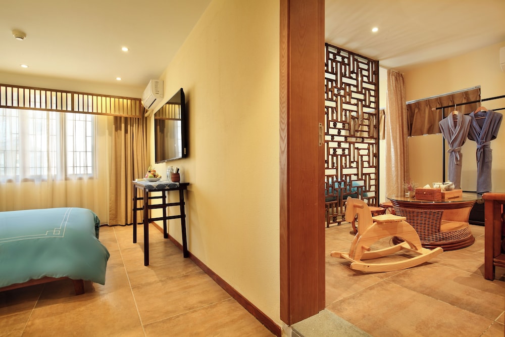 Family Quadruple Room, Multiple Beds, Non Smoking, Courtyard View photo 2