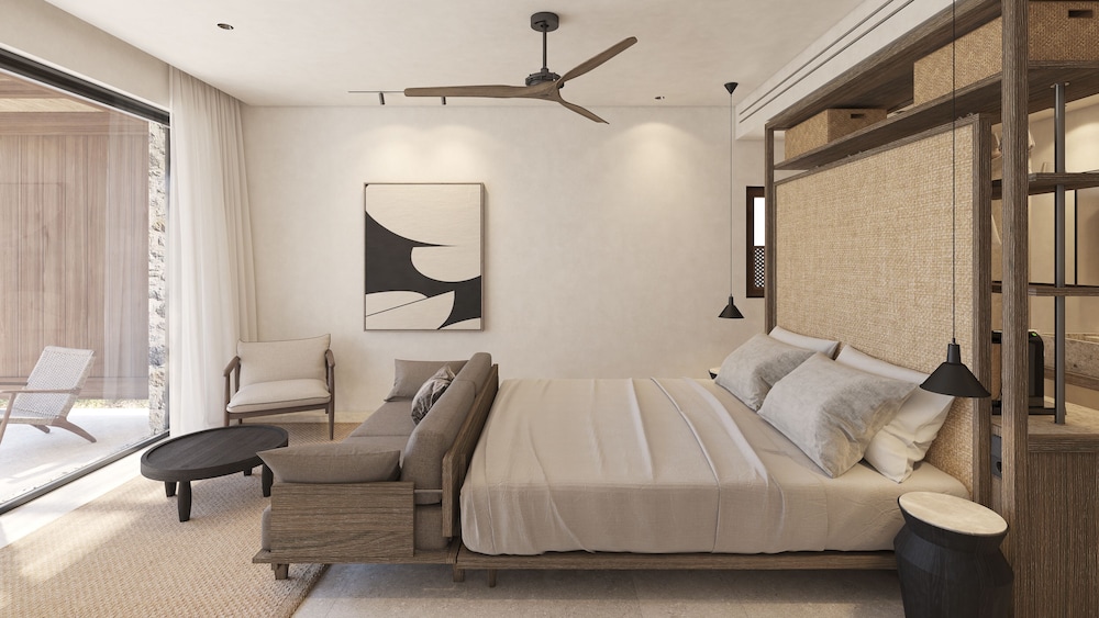 Swim-Up Suite - Photo 3