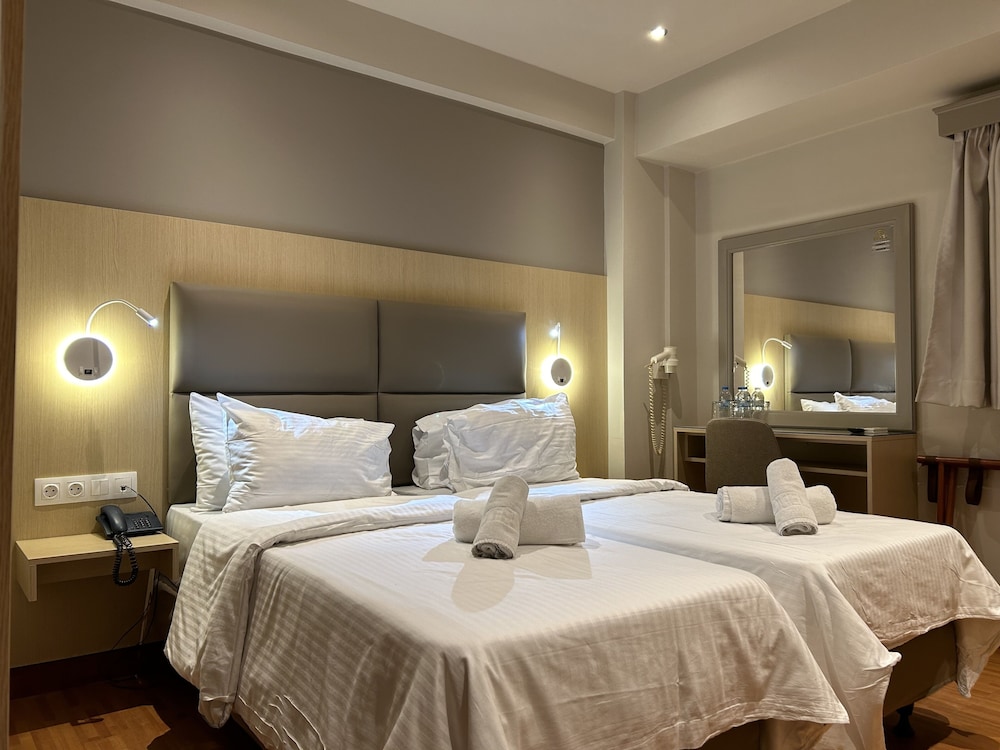 Double or Twin Room - Photo 6