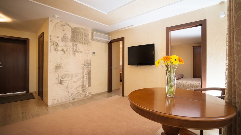 Suite, Jetted Tub photo 2
