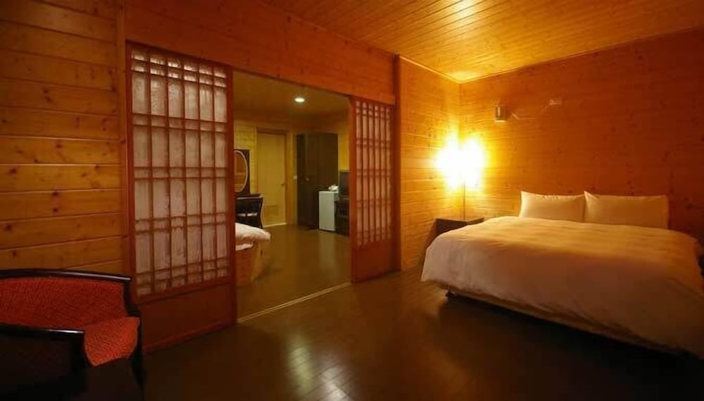 Room (5pax) photo 2