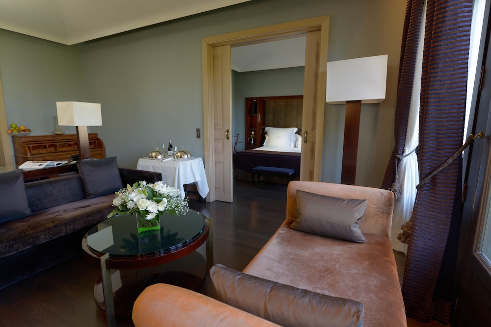 Senior Suite, City View photo 3
