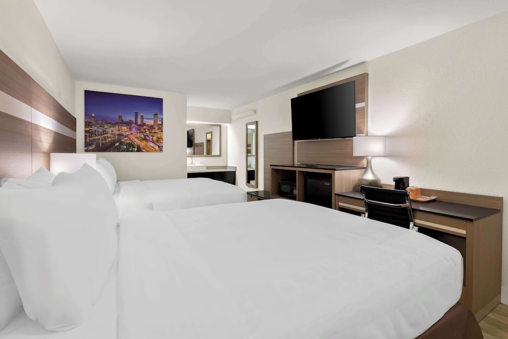 Standard Room, 2 Queen Beds, Non Smoking - Photo 2